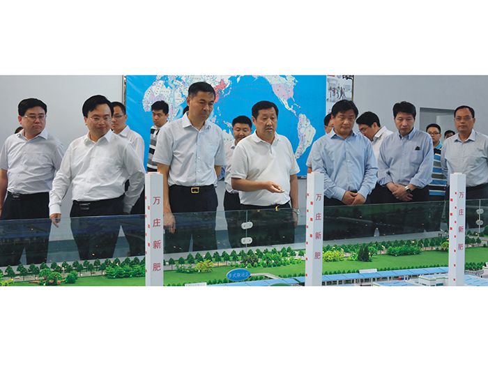 安阳市委书记李公乐（左三）上任伊始即赴小蝌蚪视频网站免费观看网站调研